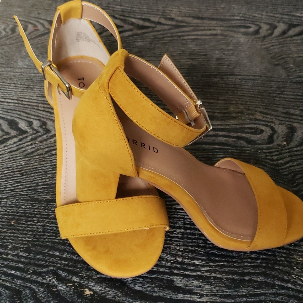 Sandal with heel